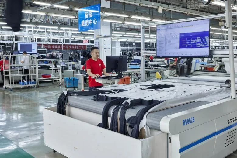 新华社：风雨洗礼中，中国纺织打扮等工业何以生长？